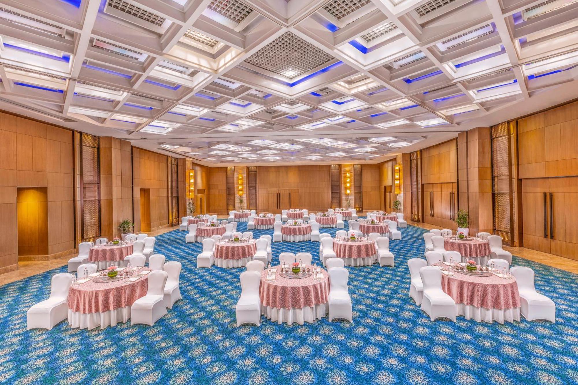ניו דלהי The Leela Ambience Convention Hotel Delhi מראה חיצוני תמונה The Grand Ballroom
