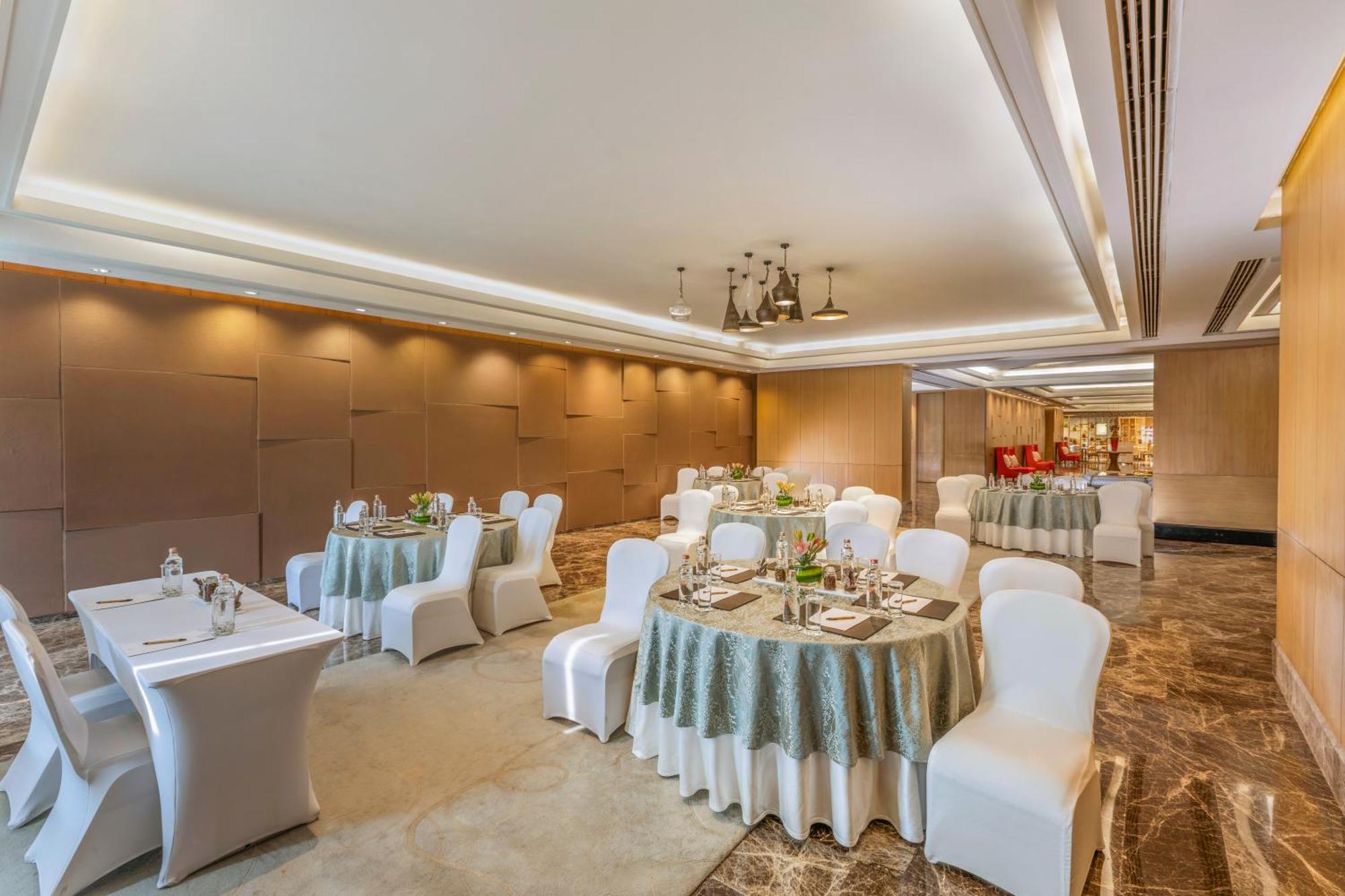 ניו דלהי The Leela Ambience Convention Hotel Delhi מראה חיצוני תמונה The Imperial Ball Room