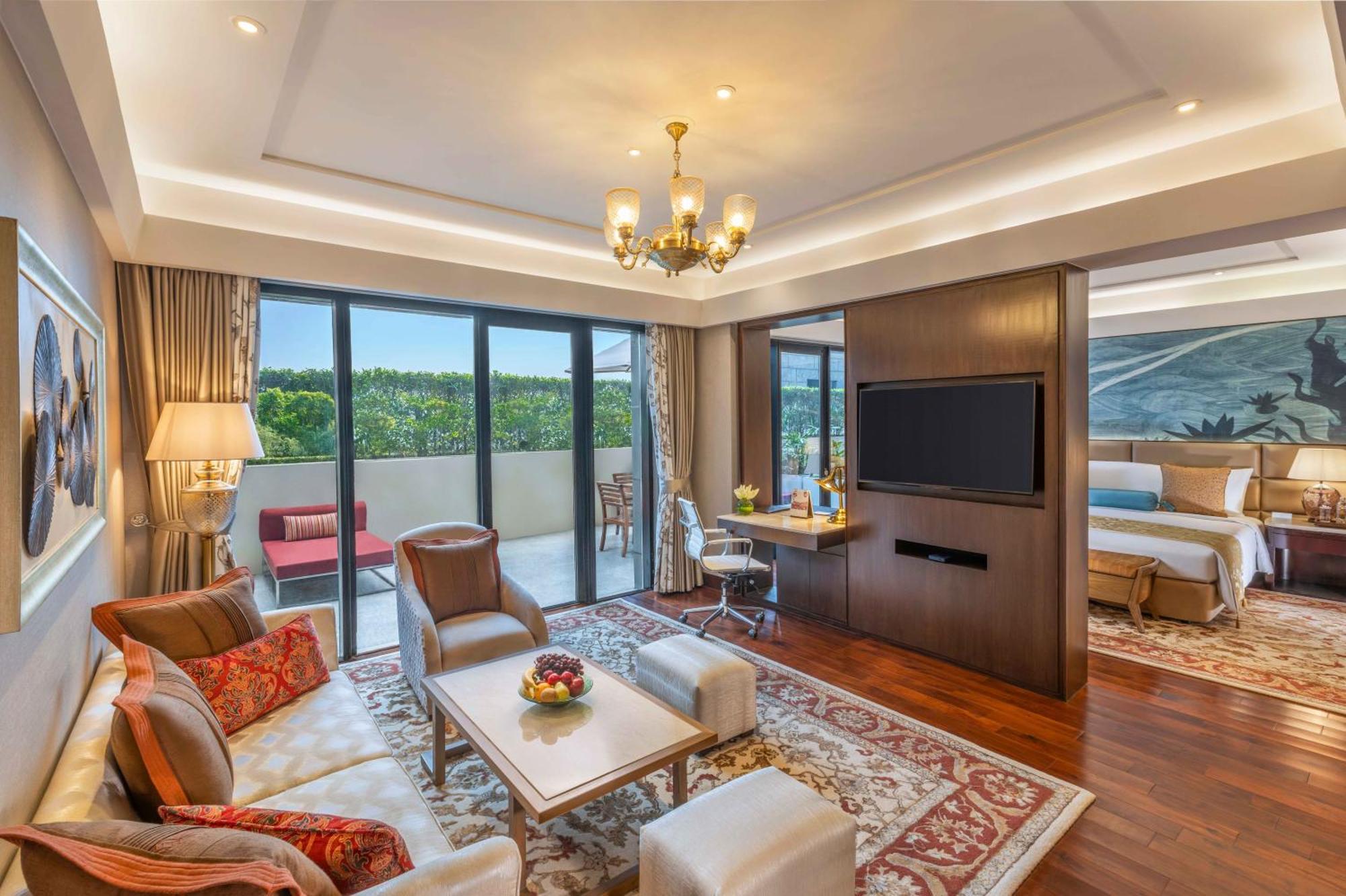 ניו דלהי The Leela Ambience Convention Hotel Delhi מראה חיצוני תמונה Suite at The Oberoi, Mumbai